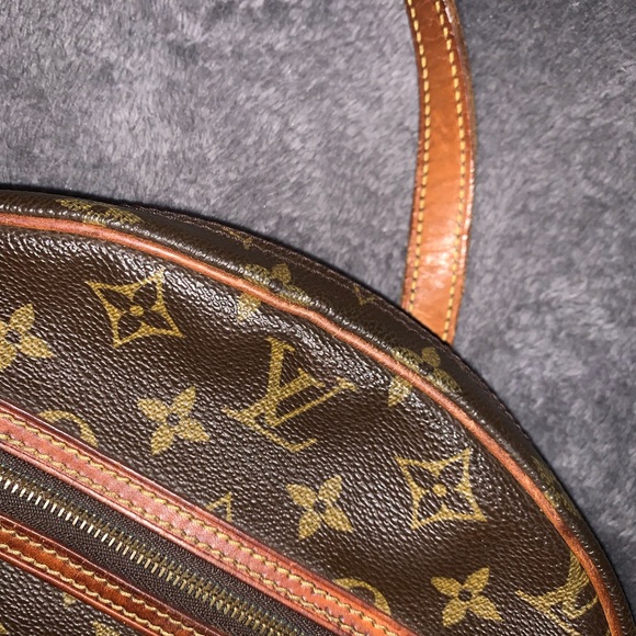 Authentic Vintage Louis Vuitton shoulder bag. - Picture 7 of 16